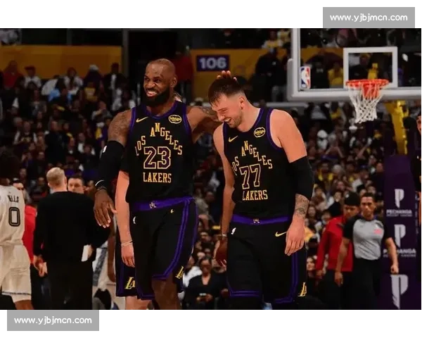 湖人对阵灰熊焦点之战詹姆斯领衔冲击季后赛关键胜负夜西部舞台上